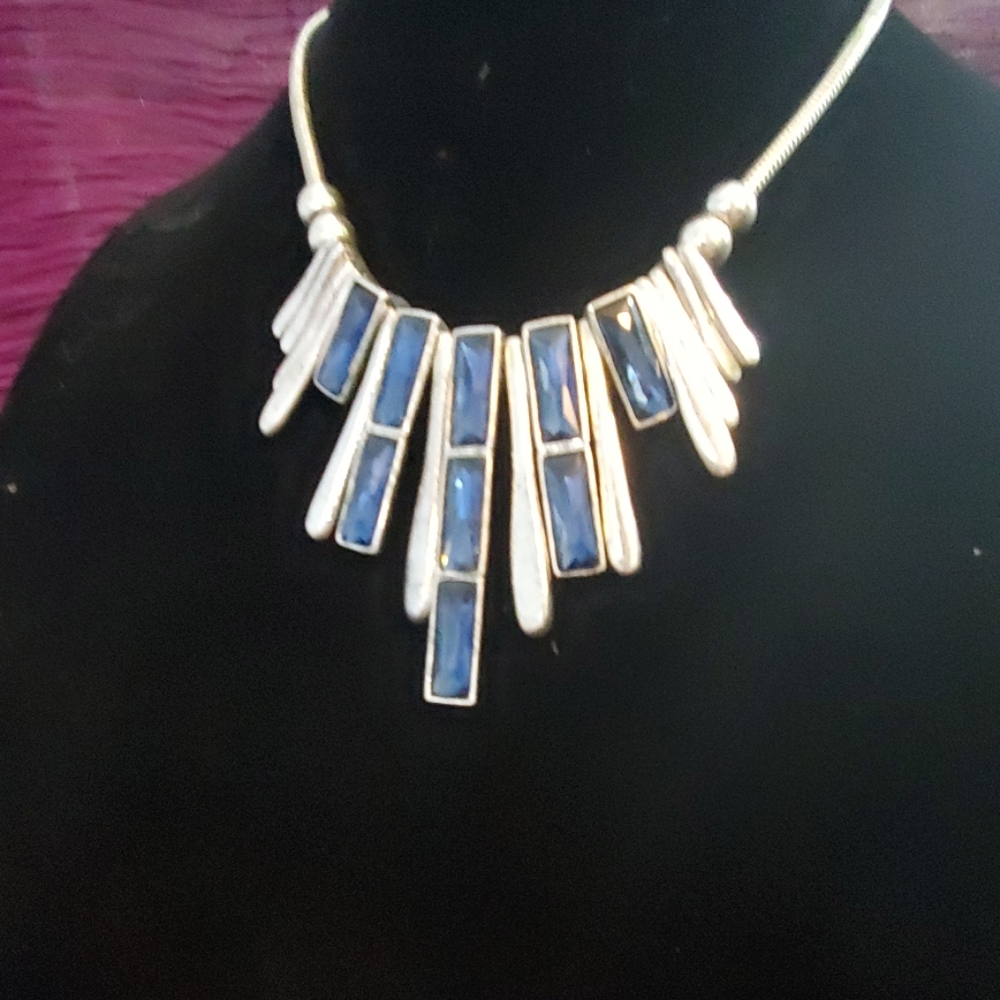 Silver and blue crystal fashion necklace